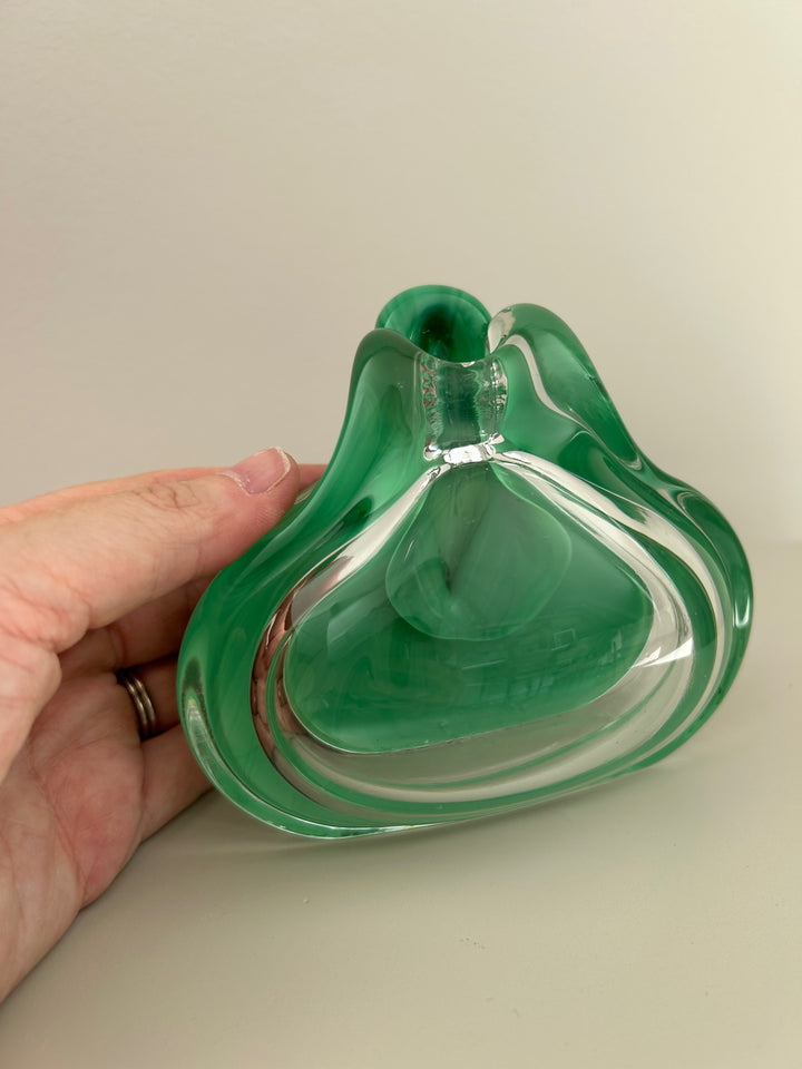 Groene fluistering in kristal – vintage vaasje van Bruno Lehrer