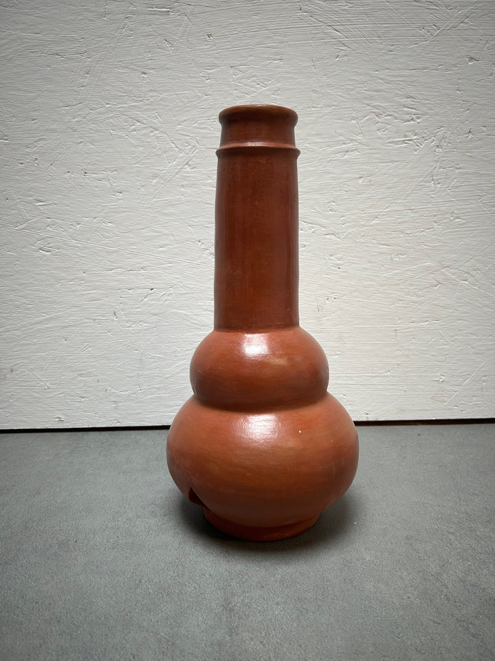 Bruine Keramische Vaas met Open Hartmotieven – 19 x 19 x 37 cm