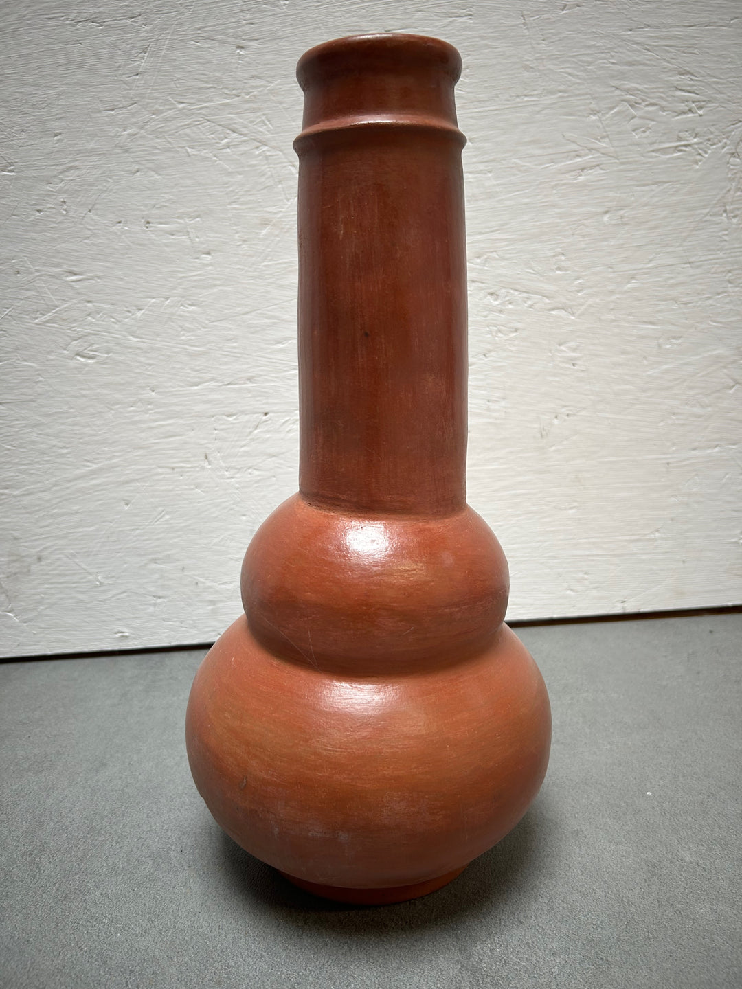 Bruine Keramische Vaas met Open Hartmotieven – 19 x 19 x 37 cm