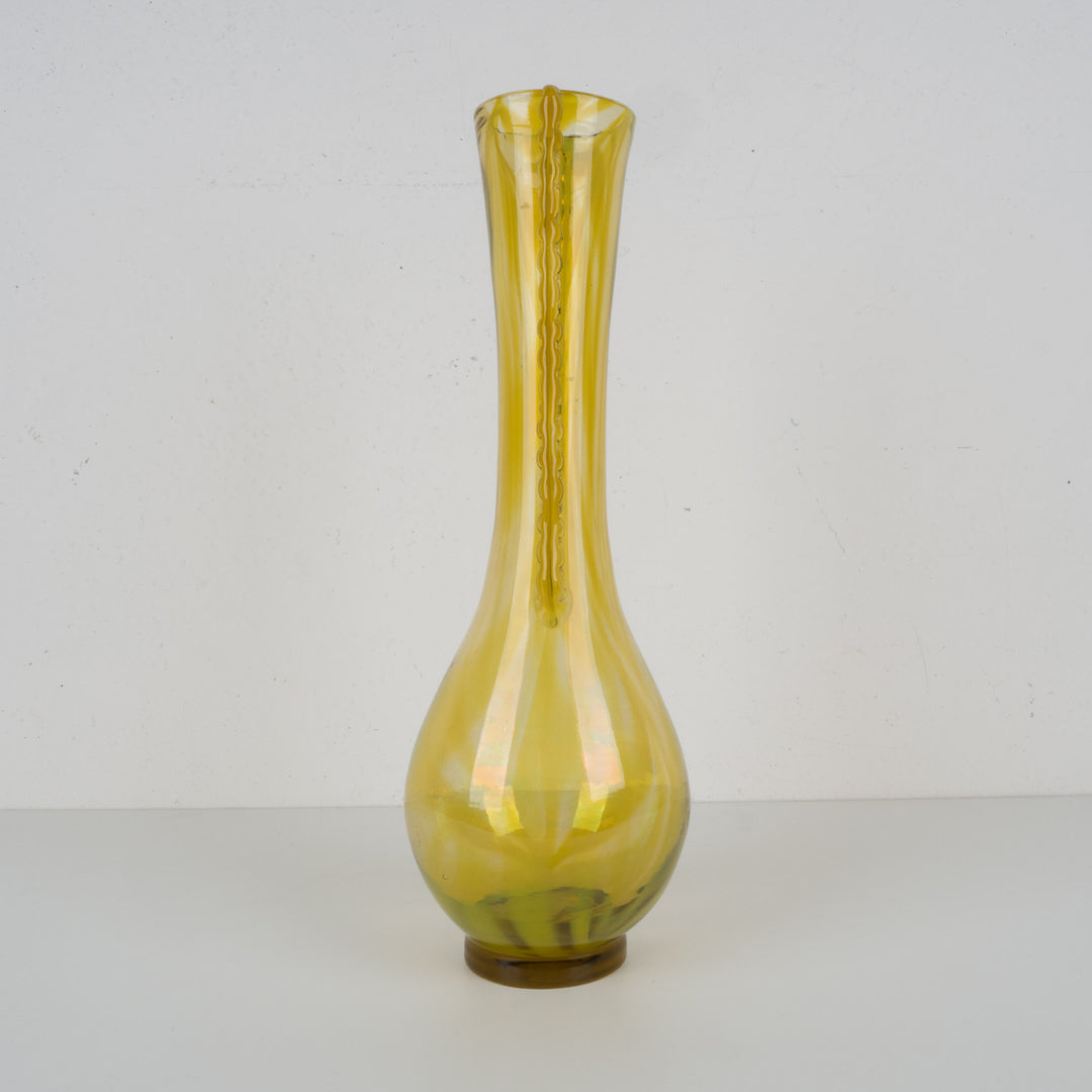 Vintage okergele vaas met vleugels – Groot en karaktervol