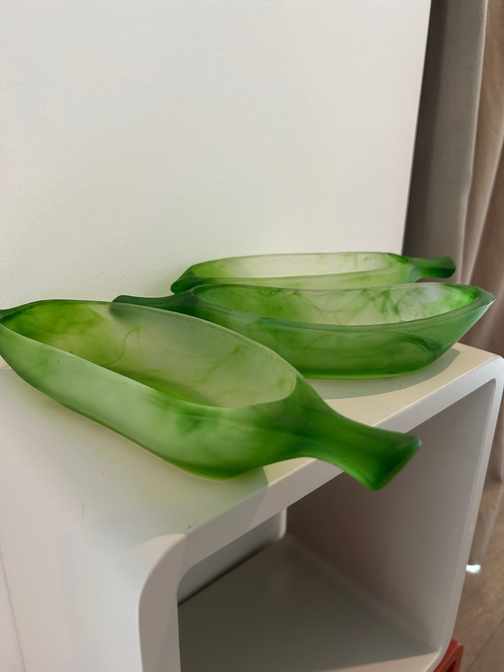 Set van 3 vintage Franse glazen schaaltjes in blad-/peulvorm – groen matglas – 26 x 8 x 4,5 cm