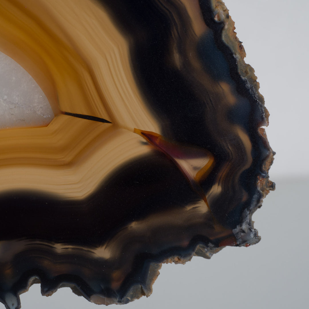 Brown agate stone on black base – natural elegance