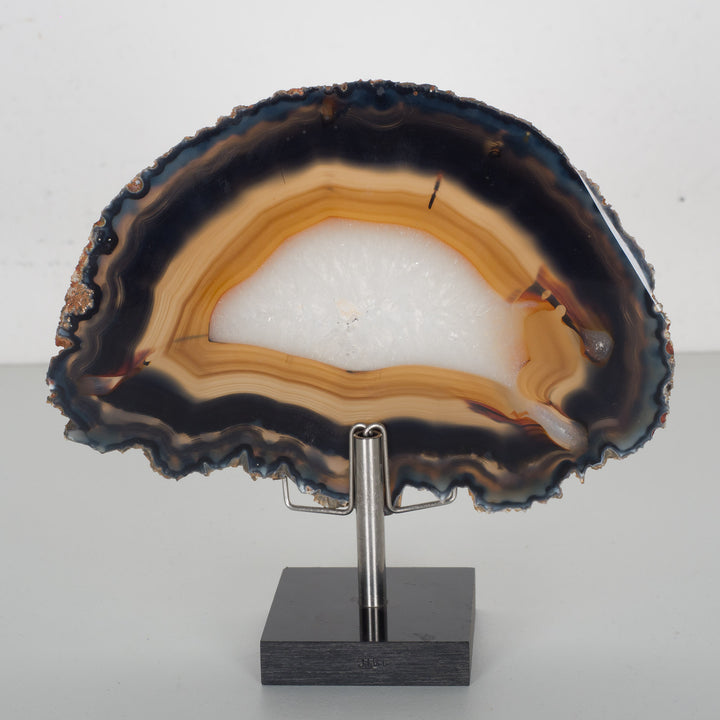 Brown agate stone on black base – natural elegance