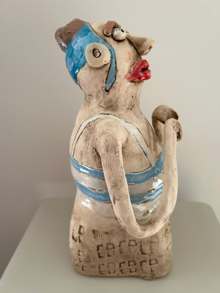 Handgemaakt keramisch beeld 'Zij die durft te dromen in blauw en wit' - 15 x 12 x 29 cm