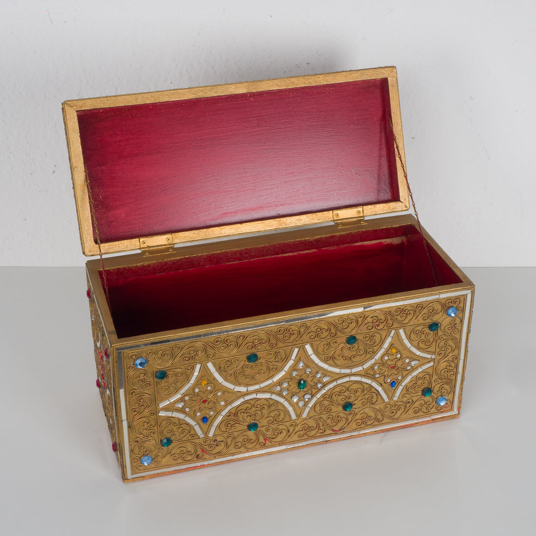 Eastern rectangular box – Brass, inlaid with stones and mirrors