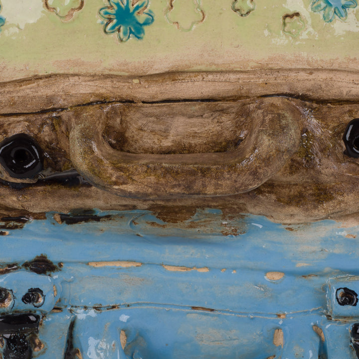 Kleurrijk handgemaakt keramisch beeld – De Reiziger