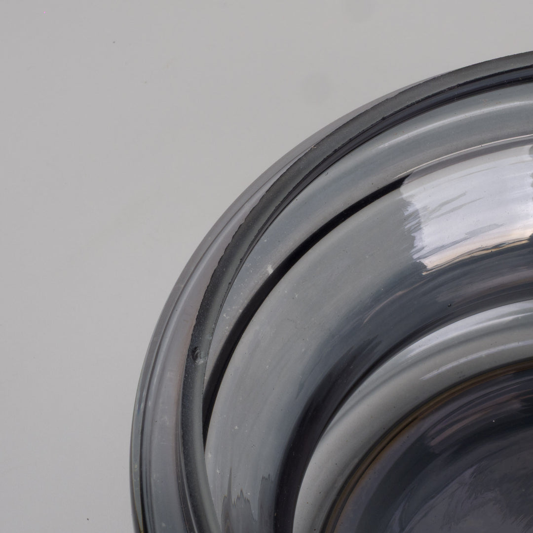Ronde grijze schaal in spiegelglas – 23x23x10,5 cm