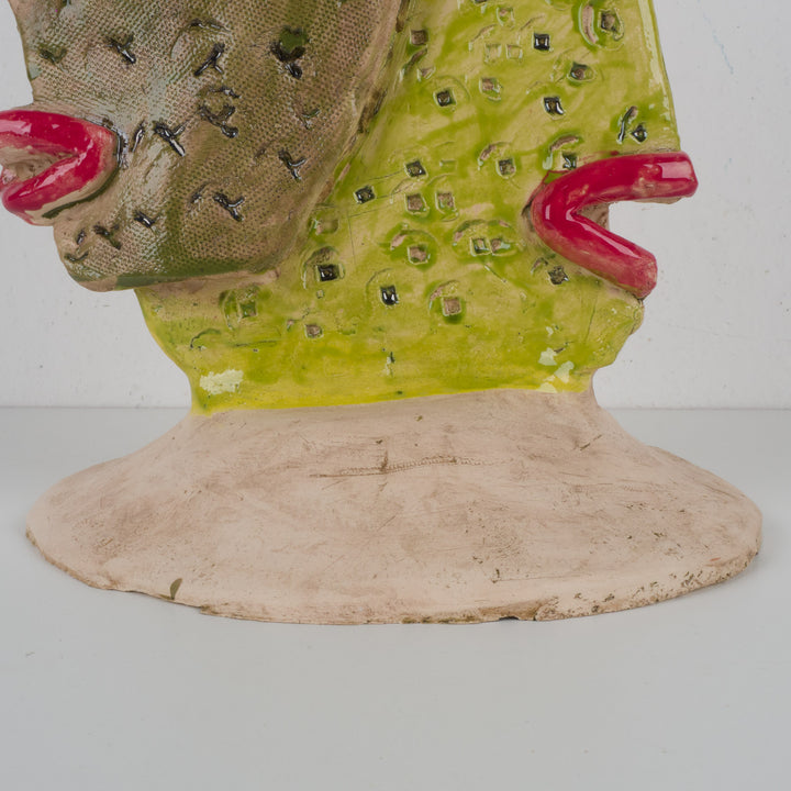 Ludiek geometrisch keramisch beeld – Gezichten in lichtblauw en groentinten