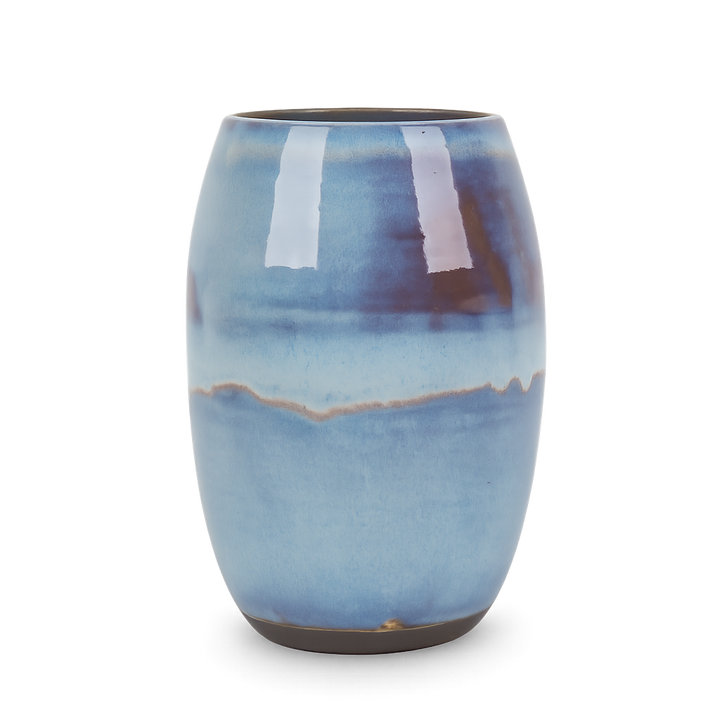 Keramisch geglazuurd vaasje in lichtblauw – gestempeld M – 17,5 cm