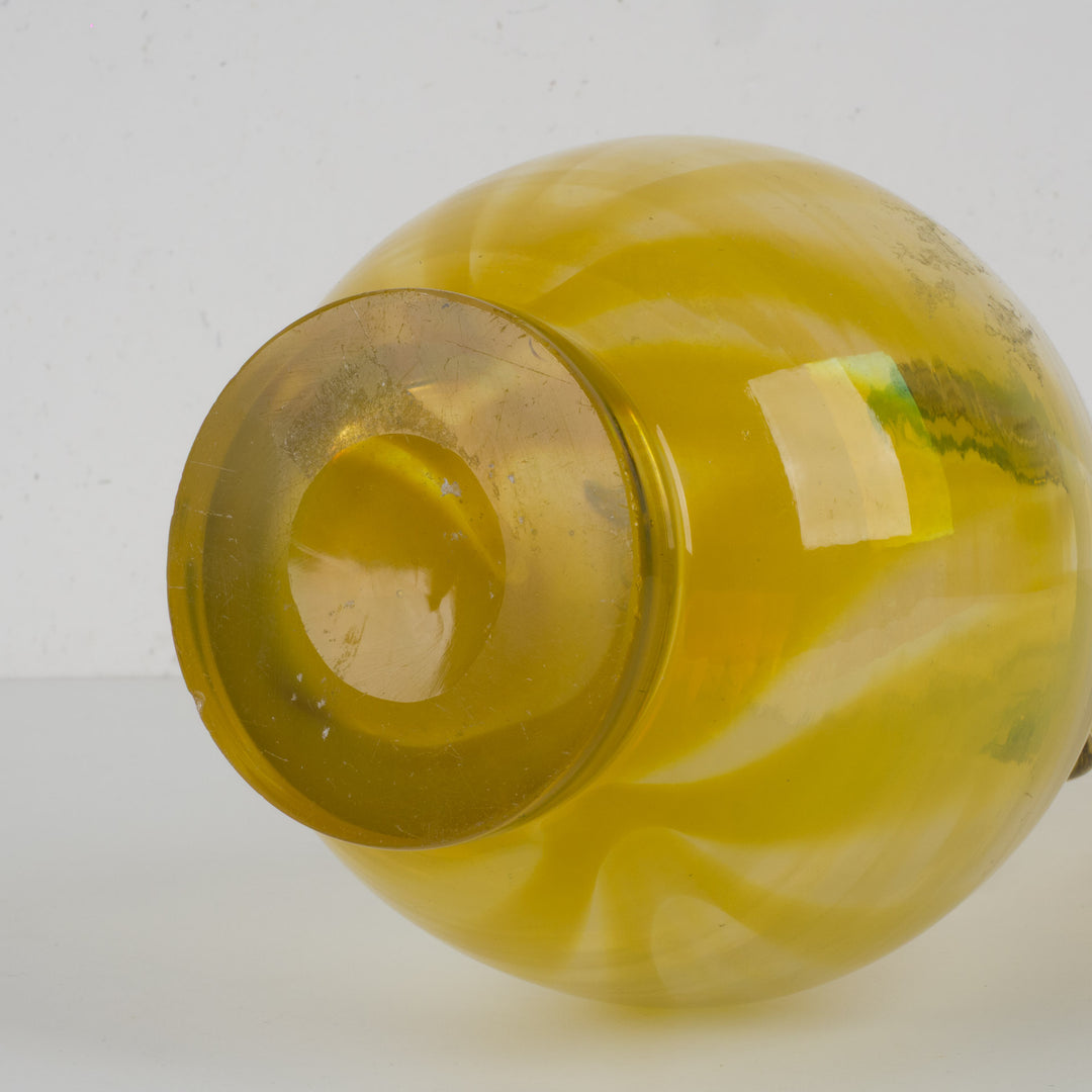 Vintage okergele vaas met vleugels – Groot en karaktervol