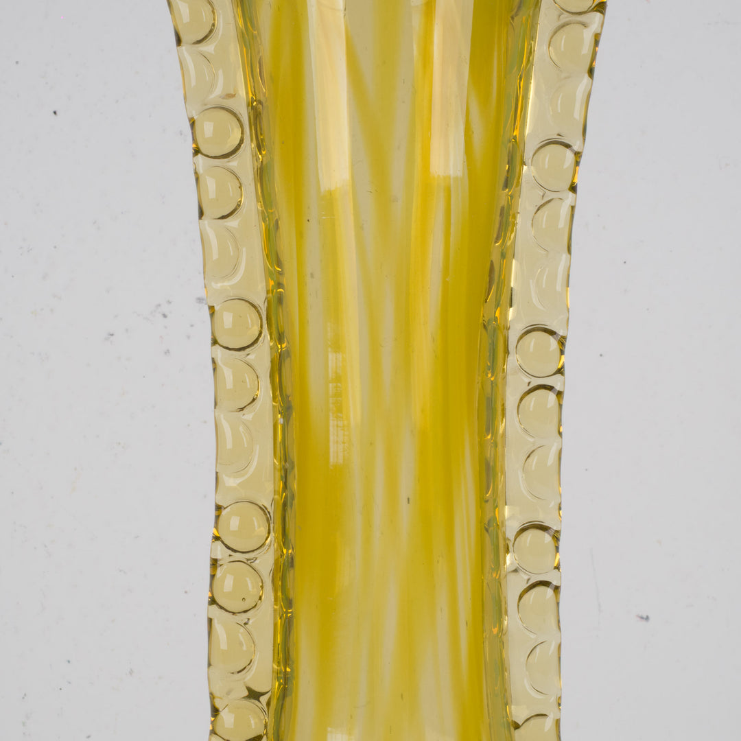 Vintage okergele vaas met vleugels – Groot en karaktervol