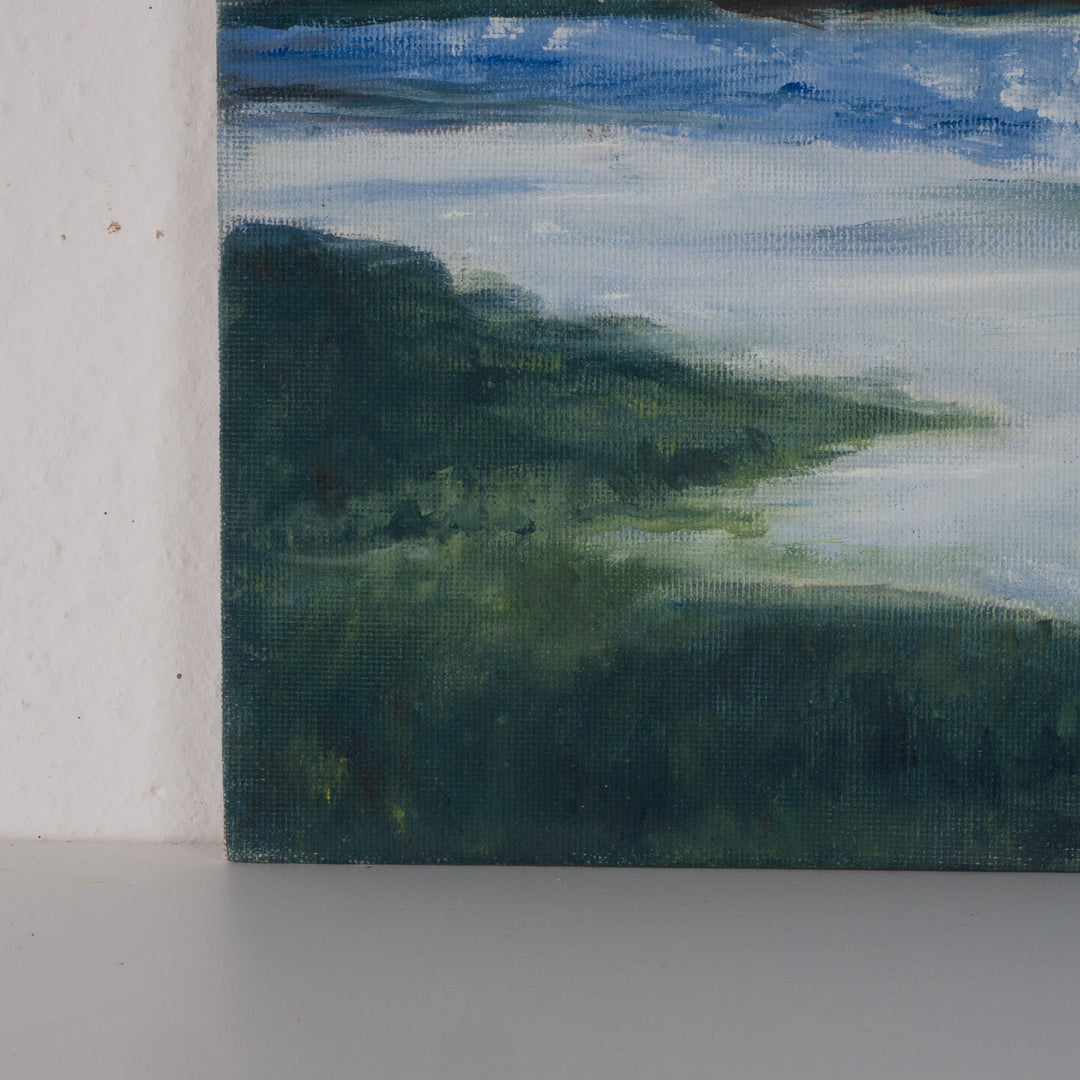 Groen-blauw schilderij van bergen en meer – een serene blikvanger