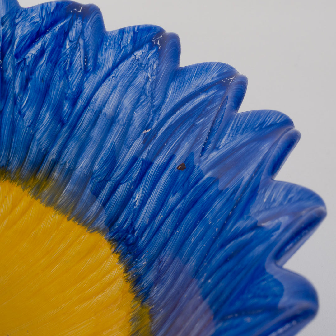 Handbeschilderde glazen schaal in geel en blauw – kunst met een ziel