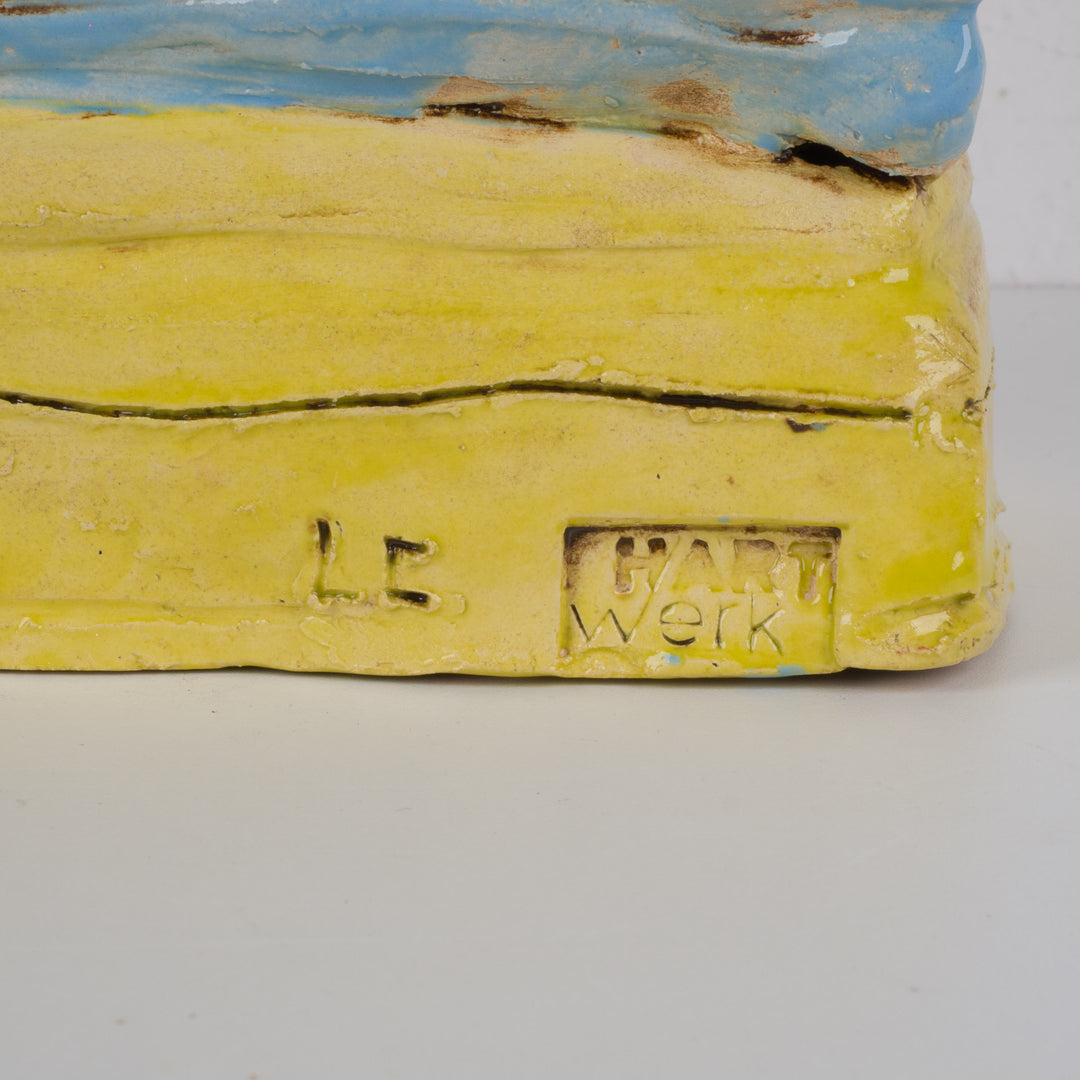 Kleurrijk handgemaakt keramisch beeld – De Reiziger