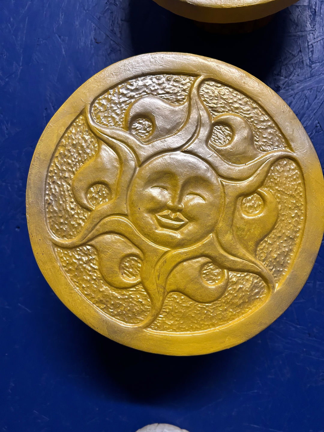 Wooden object with tray in the shape of a sun (2)