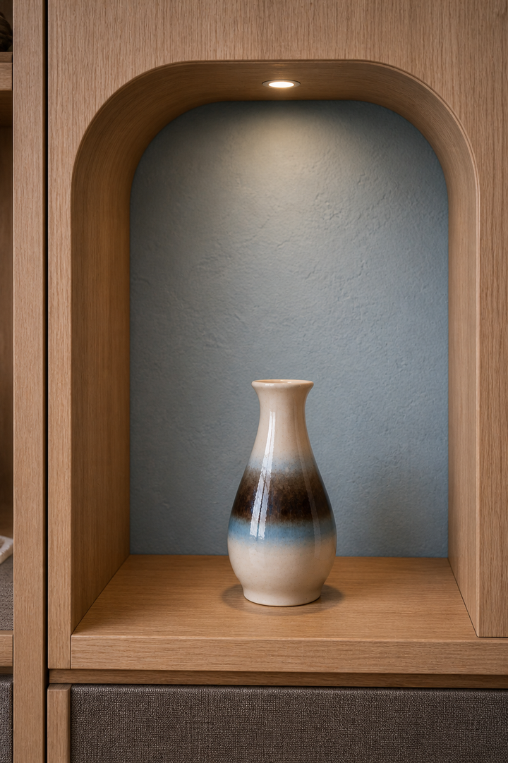West-Germany vaasje Scheurich 227-18 – Latte & Chestnut glaze (9,5 × 9,5 × 18 cm)