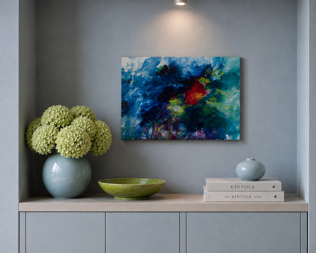 Hedendaags kleurrijk acryl schilderij / Blauwe harmonie met vurige accenten / 70,5 x 50 x 1,5 cm e
