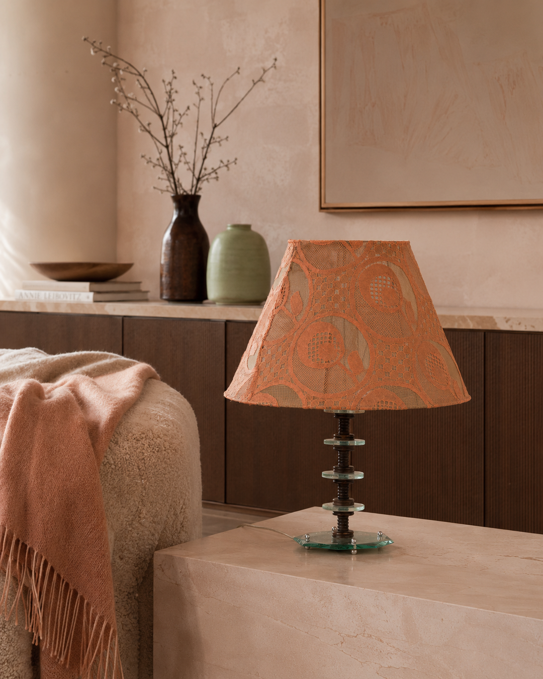 Jaren 40 lamp met stoffen kap, bobijnen en spiegelglas / 45 x 45 x 53 cm