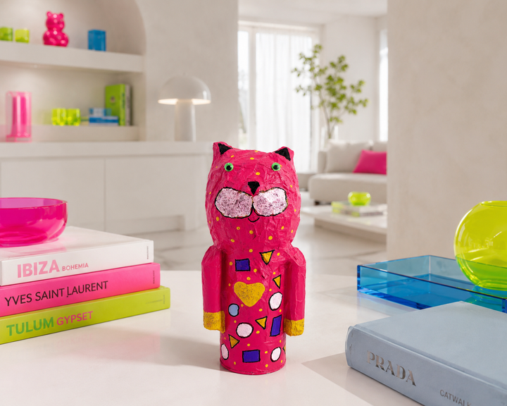 Unieke Roze Papier-maché Kat – Handgemaakt & Kleurrijk / 14x14x32cm