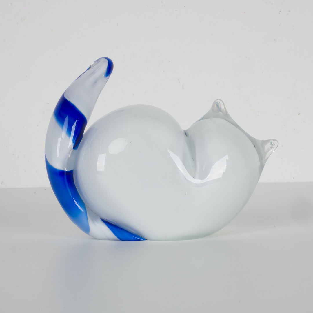 Glass Cat – Elegant mix of white and blue