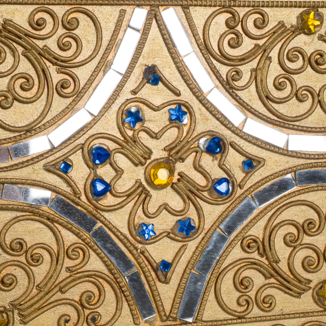 Eastern rectangular box – Brass, inlaid with stones and mirrors