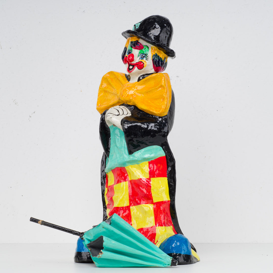 Leuke kleurrijke clown in papier maché