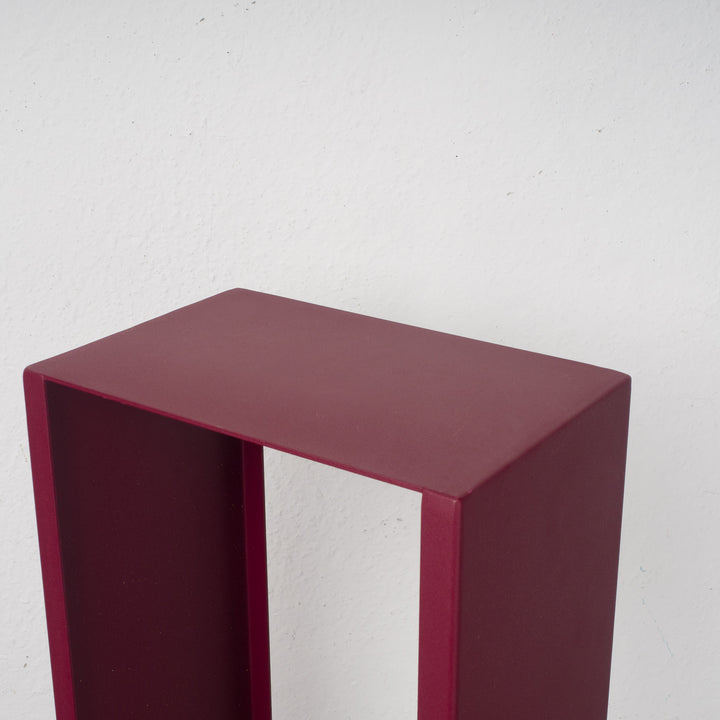 Elongated high base in burgundy red – timeless elegance value