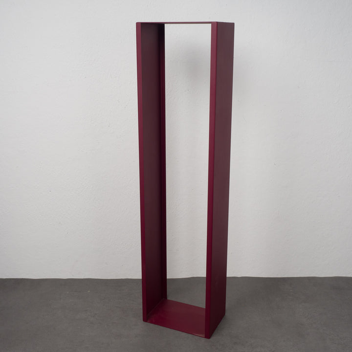 Elongated high base in burgundy red – timeless elegance value