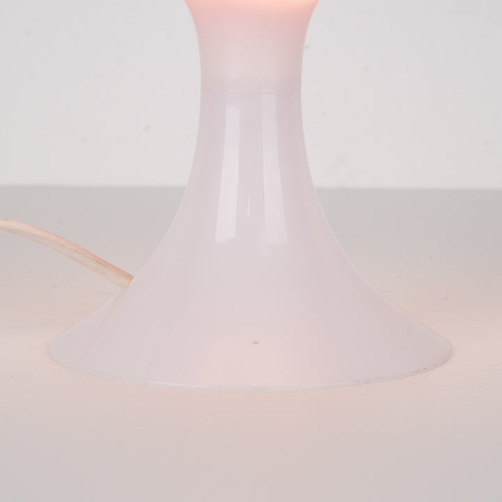 Modern lampje in een rode kleur - made in Hungary