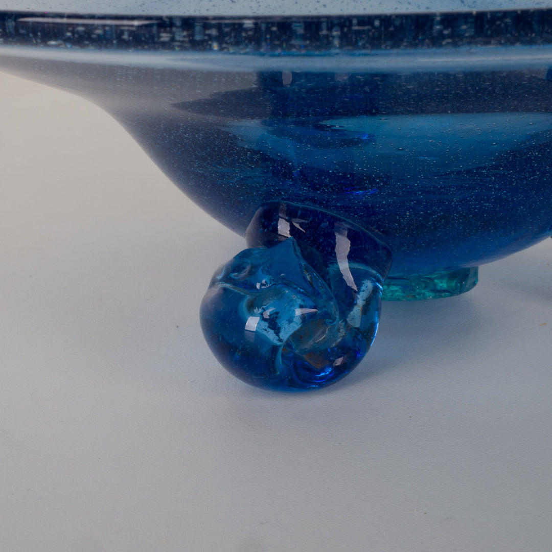 Mondgeblazen Ovalen Blauwe Schaal op 3 Voetjes – Elegante Glasblaaskunst