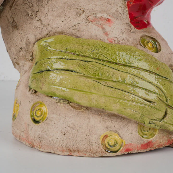 Handgemaakte ludieke keramische vogel – Met grote rode snavel