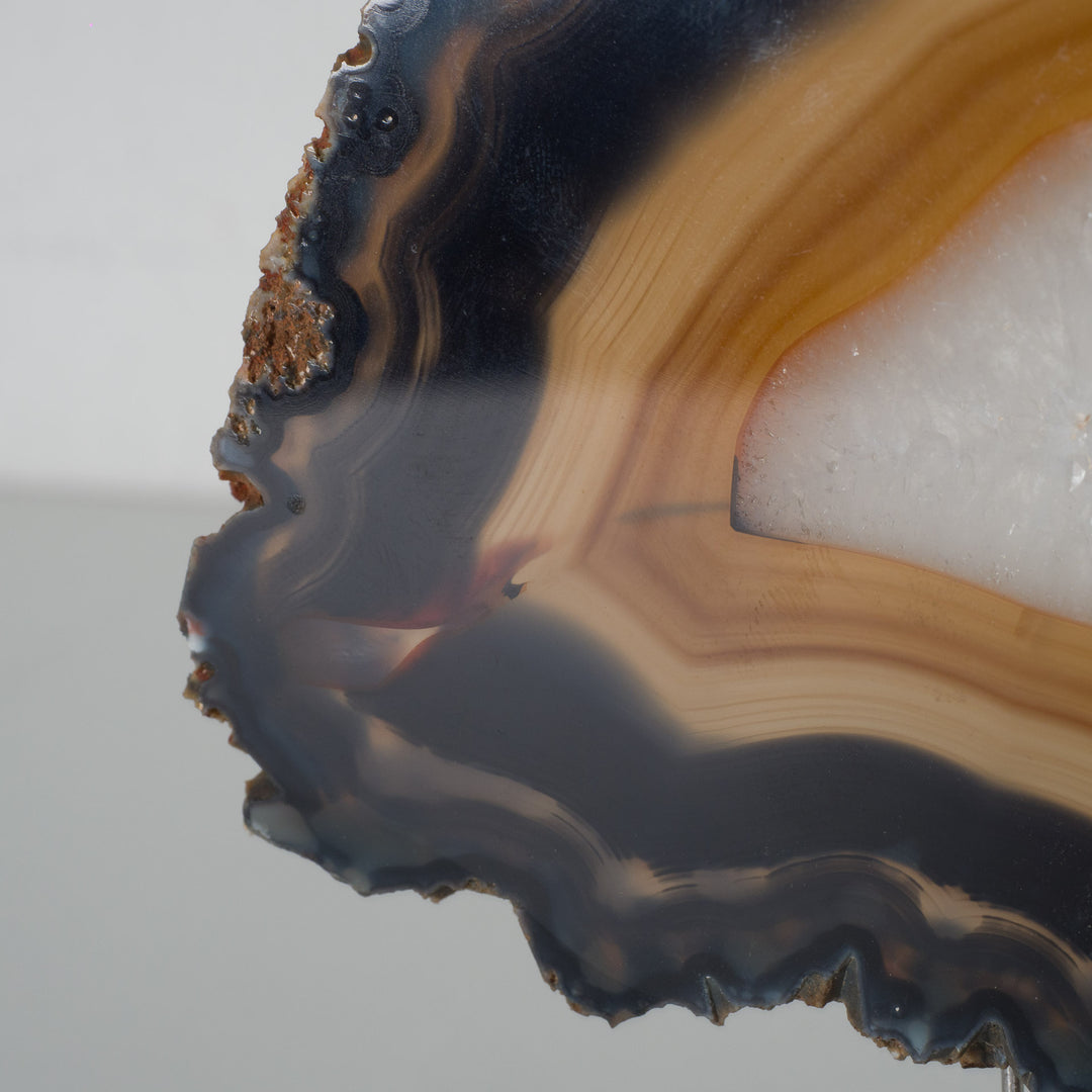 Brown agate stone on black base – natural elegance