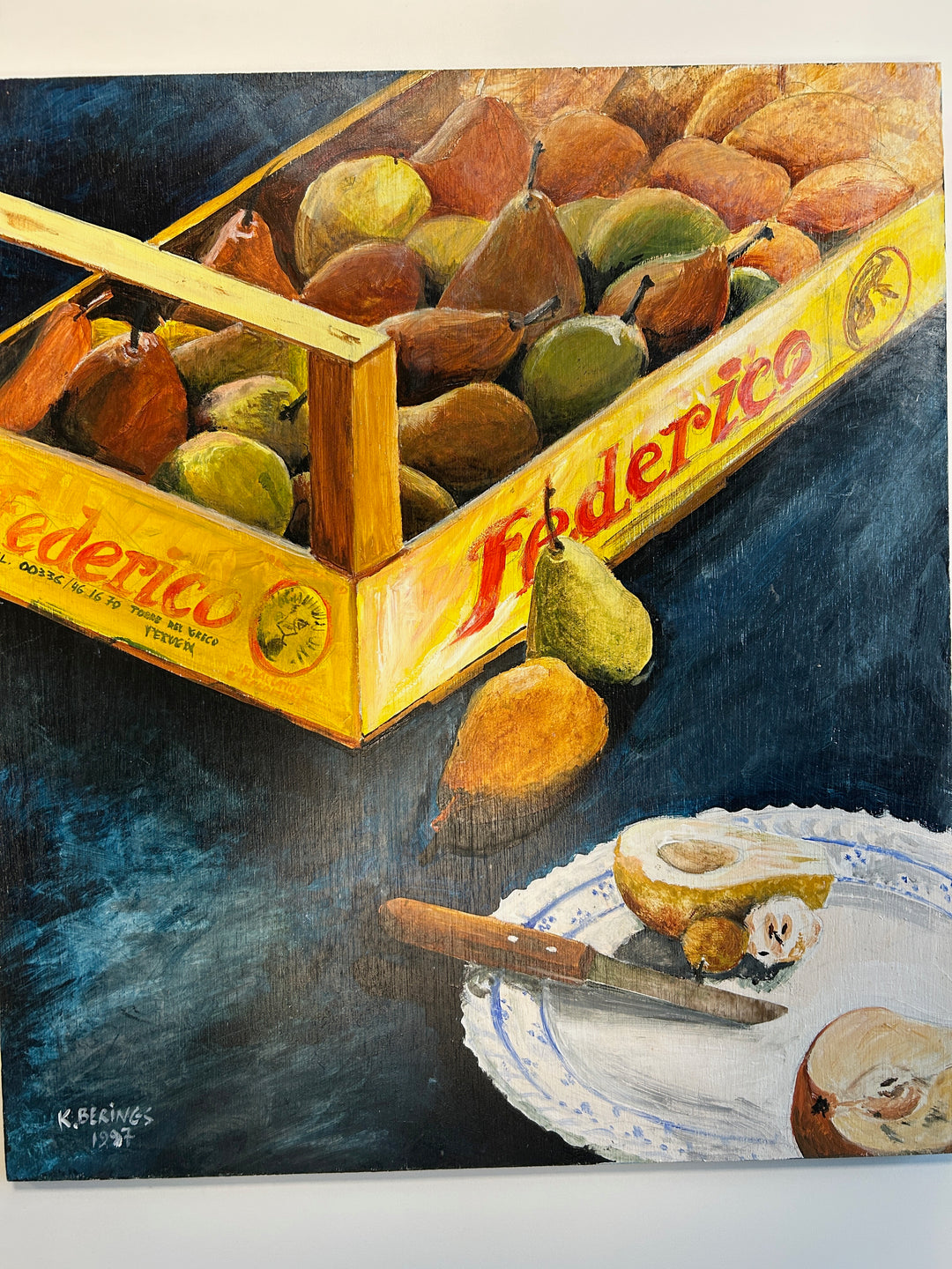 Kristien Berings – Stilleven met peren in kist – 1997 – 50 x 57 x 1 cm