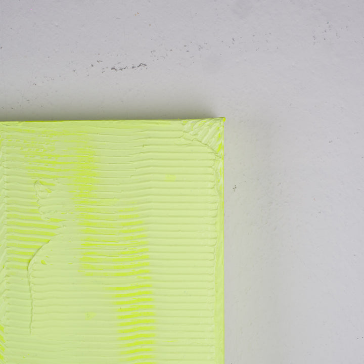 Fluorescerend Geel Reliëfschilderij van Sarah Schwazl (2008) – 80 × 81 cm