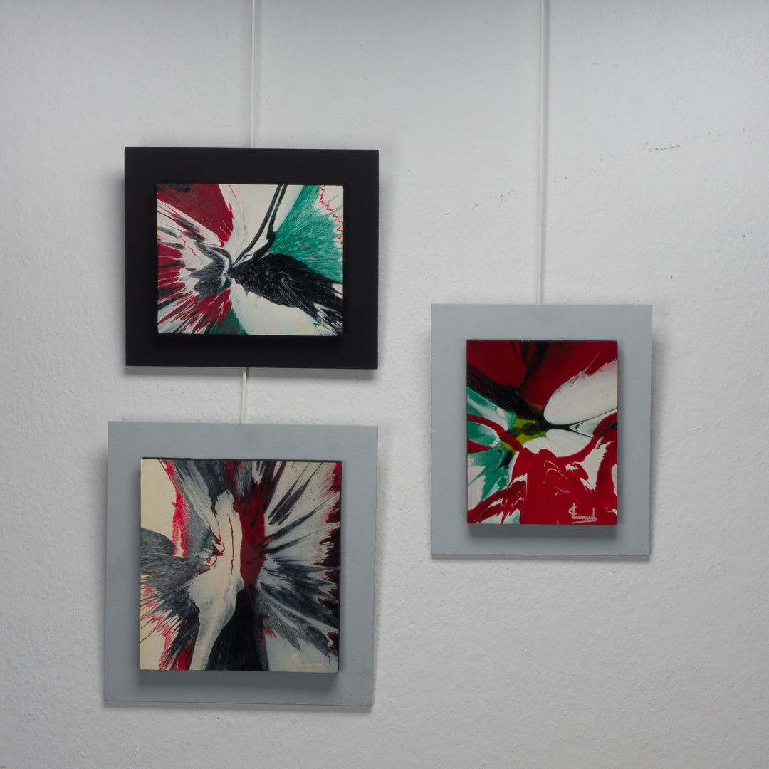 Een set van 3 abstracte vintage schilderijen op hout / 40x38x3cm