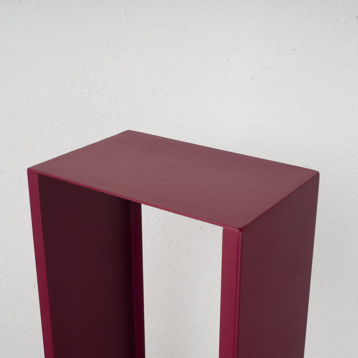 Elongated high base in burgundy red – timeless elegance value