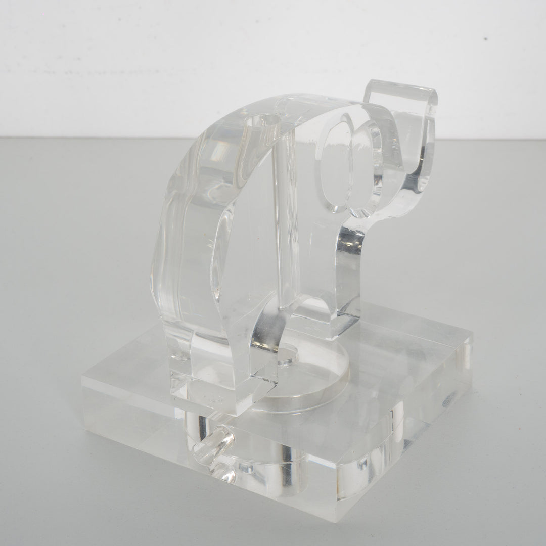 Angular statue of an elephant in plexiglass – crystal appearance