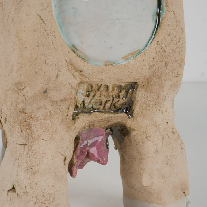 Handgemaakt ludiek keramieken beeldje – Koe met geel vogeltje