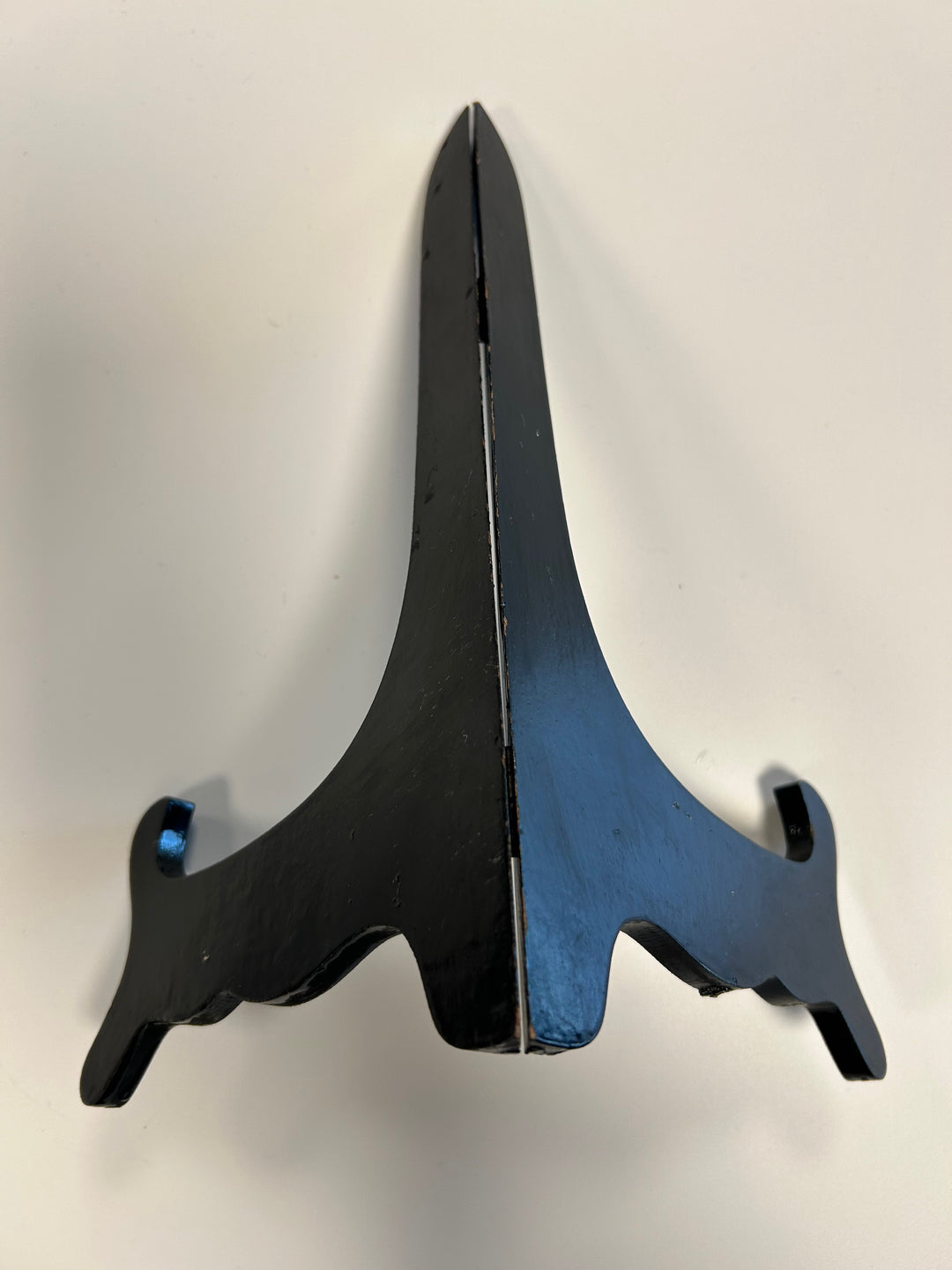 Black wooden holder – elegant and functional