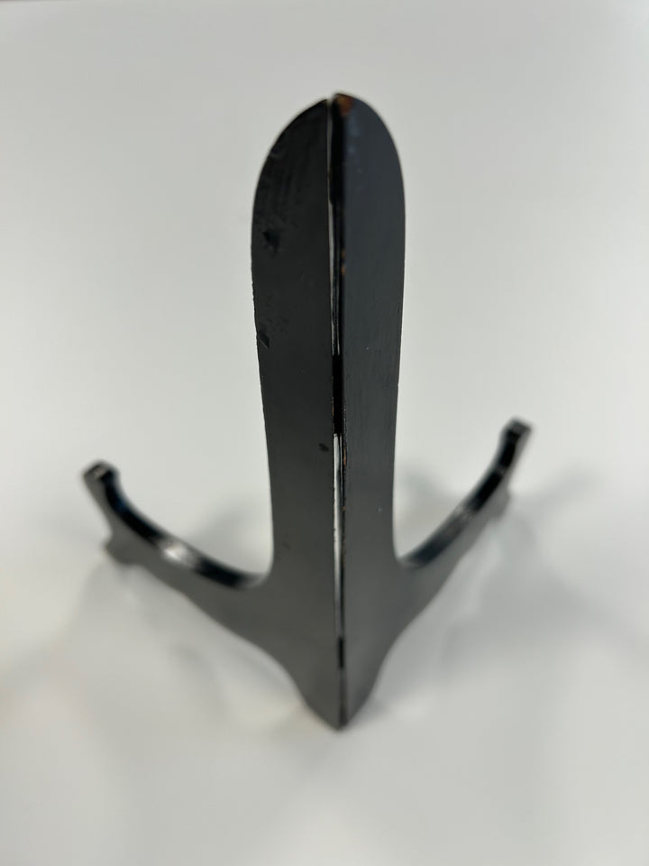 Black wooden holder – elegant and functional