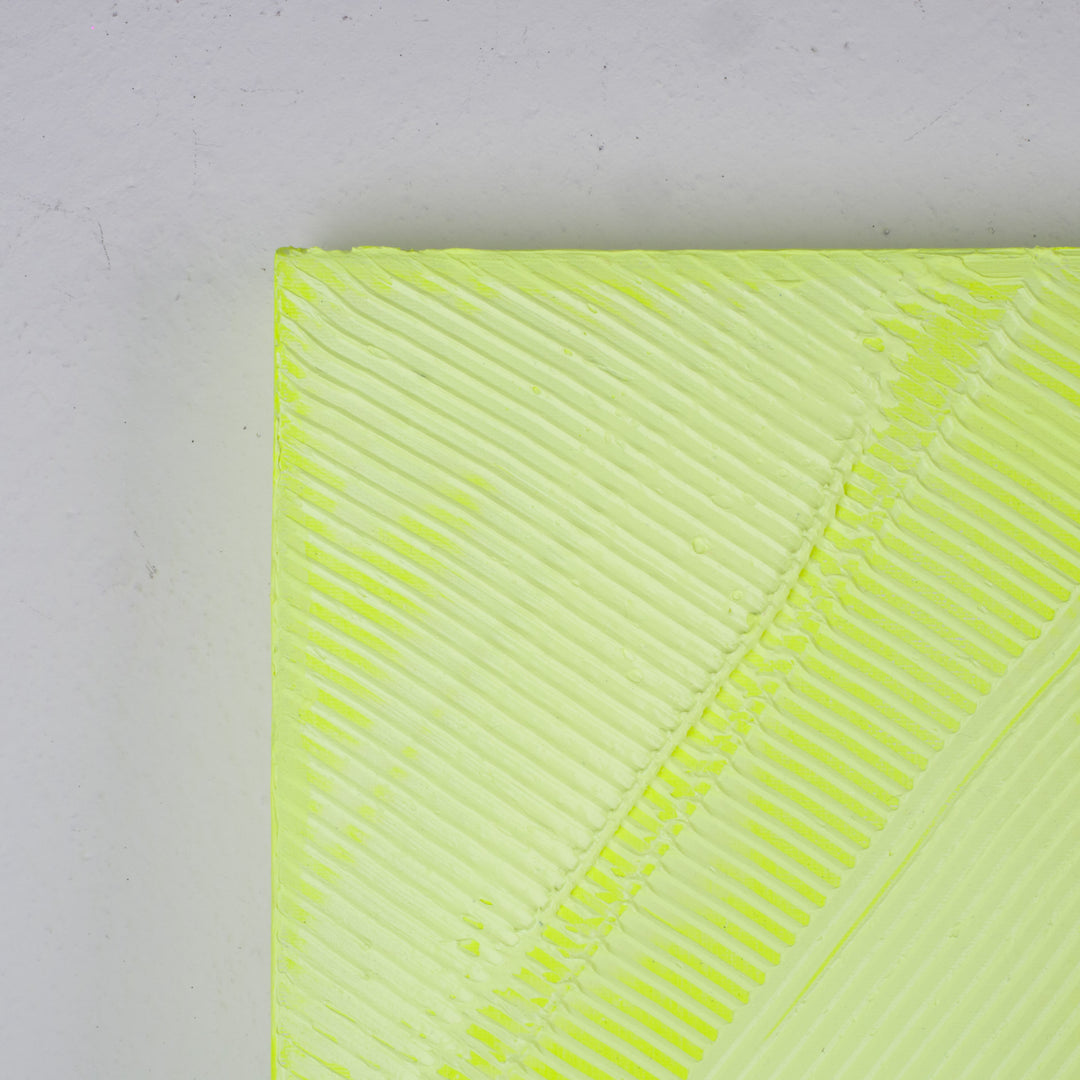 Fluorescerend Geel Reliëfschilderij van Sarah Schwazl (2008) – 80 × 81 cm