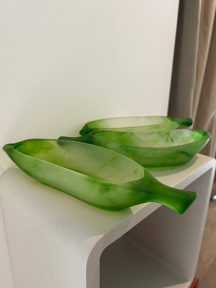 Set van 3 vintage Franse glazen schaaltjes in blad-/peulvorm – groen matglas – 26 x 8 x 4,5 cm