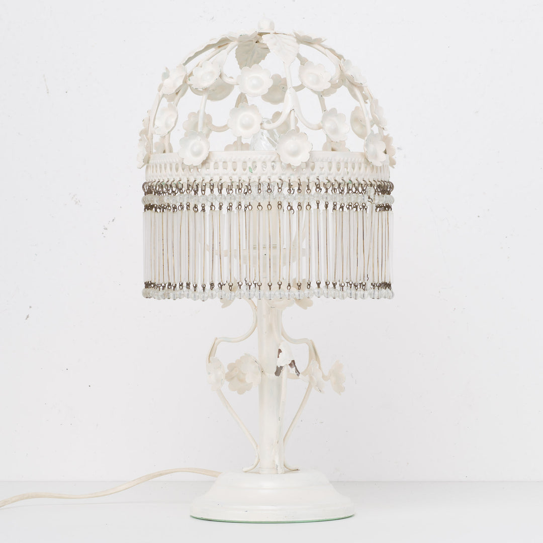 Vintage witte smeedijzeren lamp – romantisch bloemmotief met glaskralen