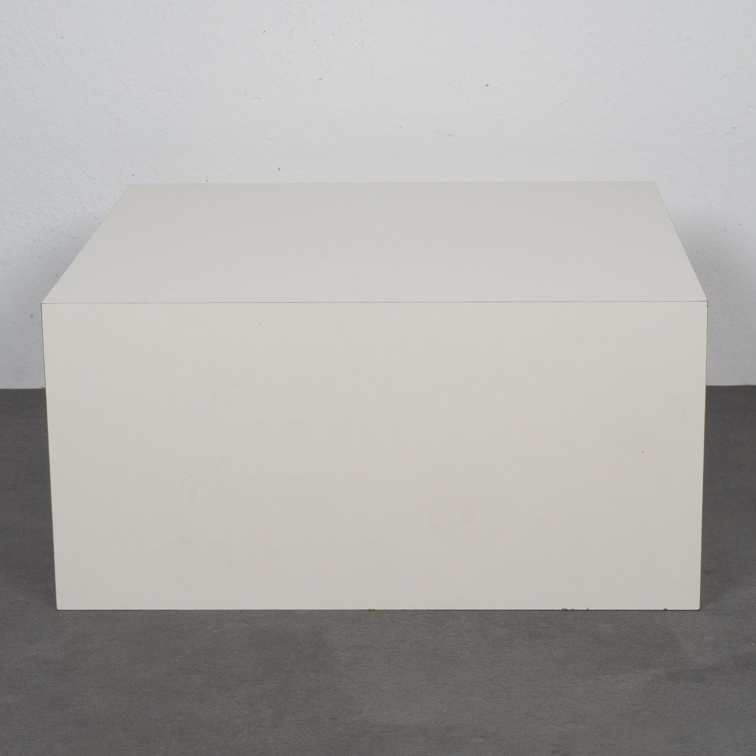 Base in white laminate