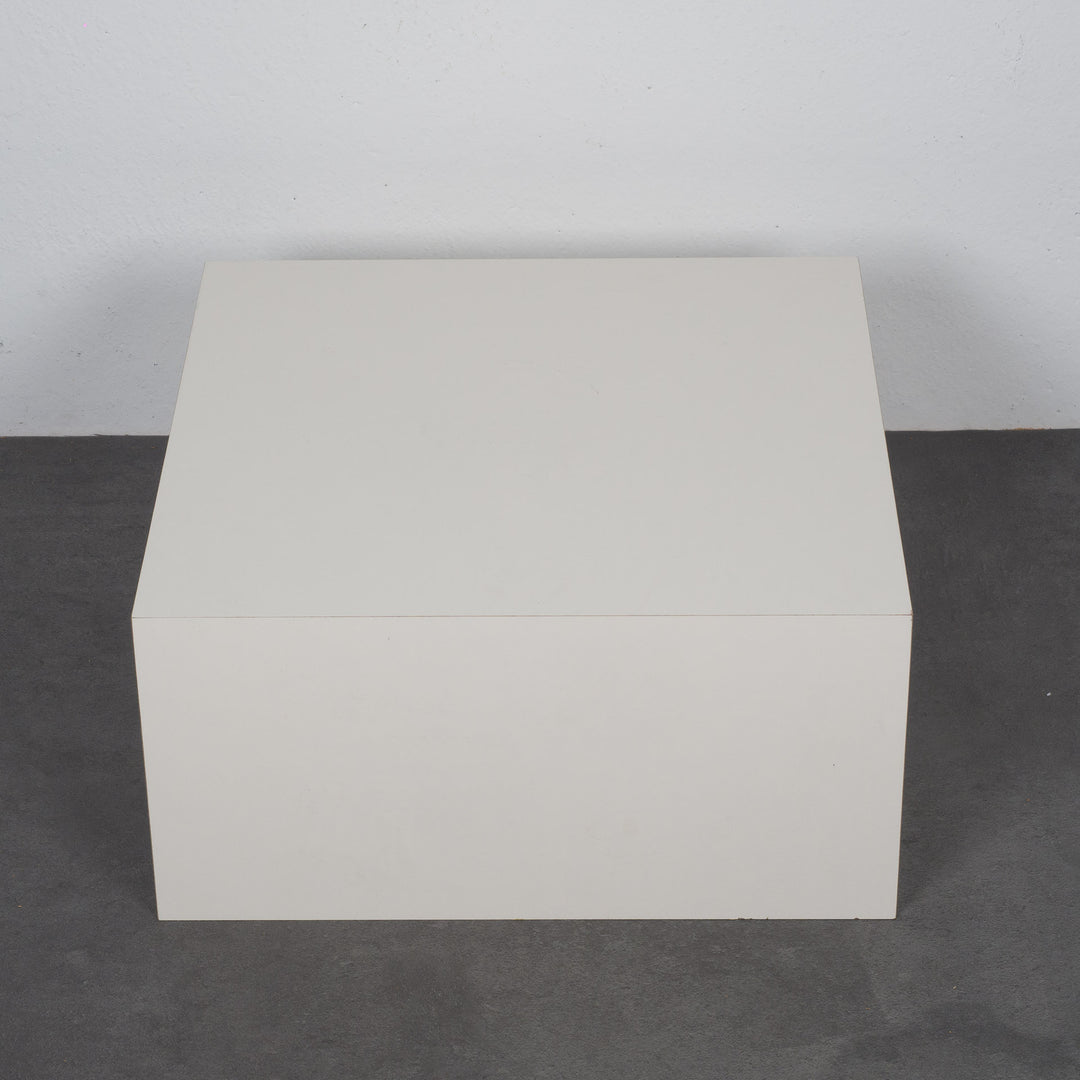 Base in white laminate