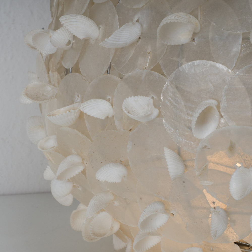 Een prachtige authentieke schelpenlamp - De Tuin Der Kunsten